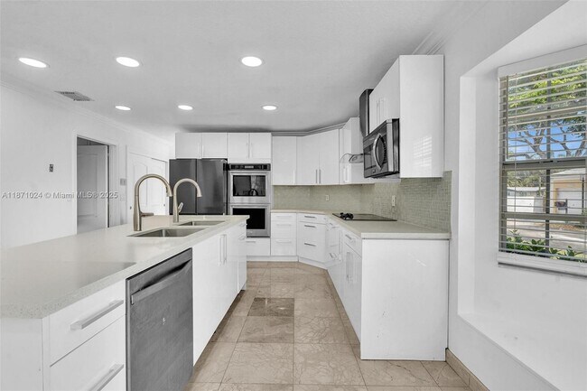 Building Photo - 20645 NE 25th Pl