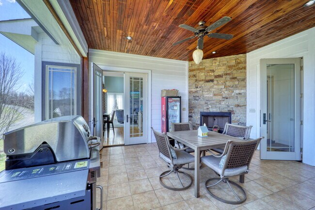 Building Photo - 137 N Ridge Ln