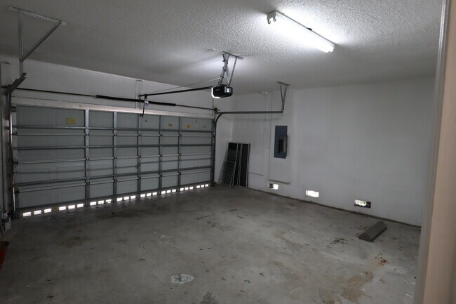 Building Photo - 2202 SE 17th Ave