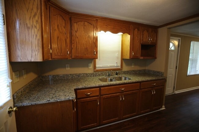 Building Photo - Charming 2-Bedroom Home with Modern Updates in Concord/Rock Creek Area"