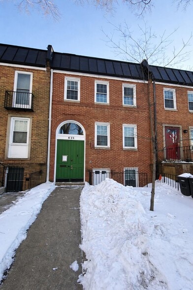 Building Photo - 624 G St SW