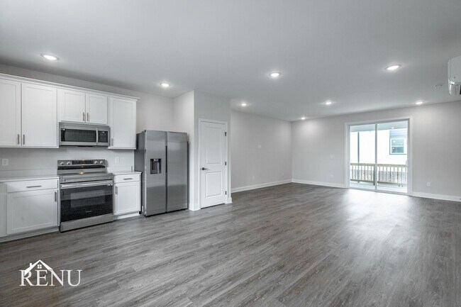Building Photo - 5675 Sofias Cir