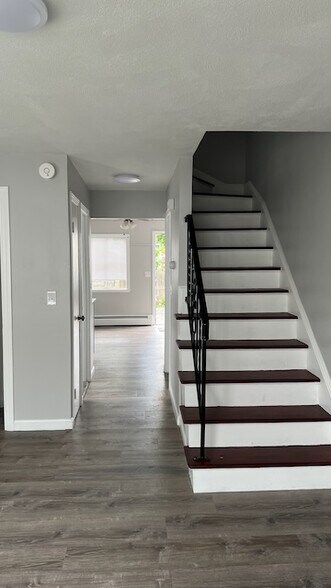 Building Photo - 15 Barrows St