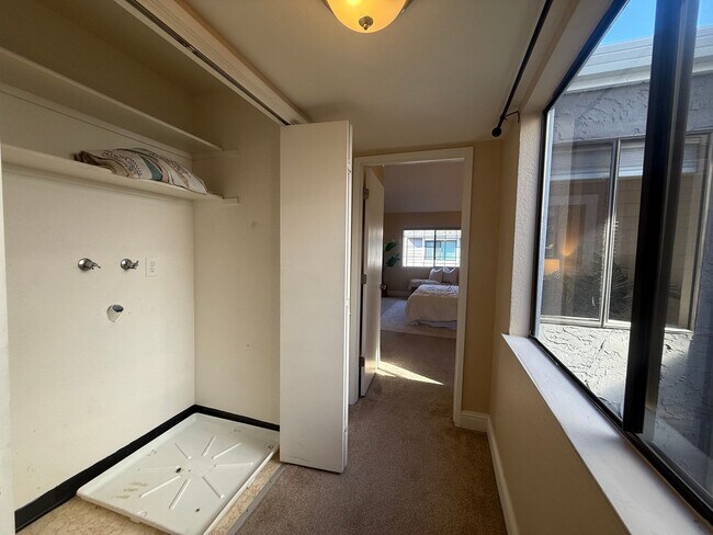 Building Photo - 1166 Capri Dr