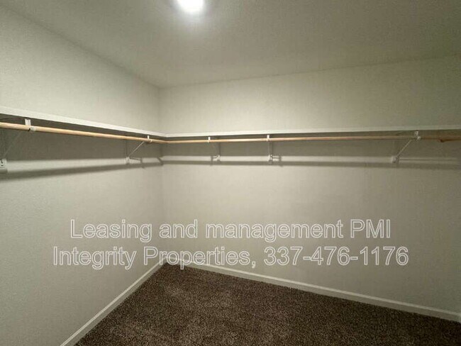 Building Photo - 229 Sidney Oaks Dr