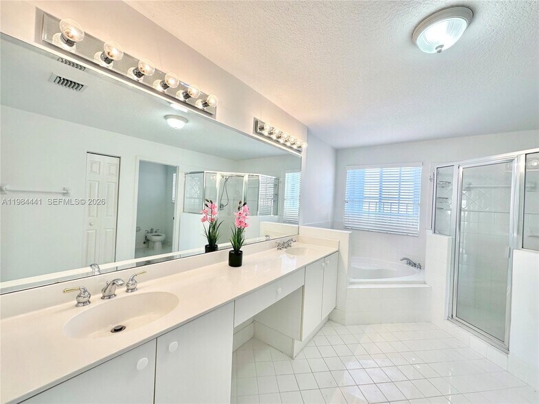 Building Photo - 11522 NW 69th Ter