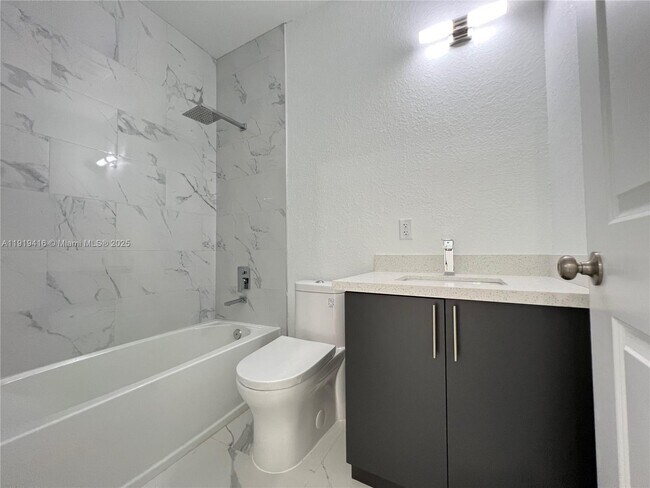 Building Photo - 436 NW 14th Way