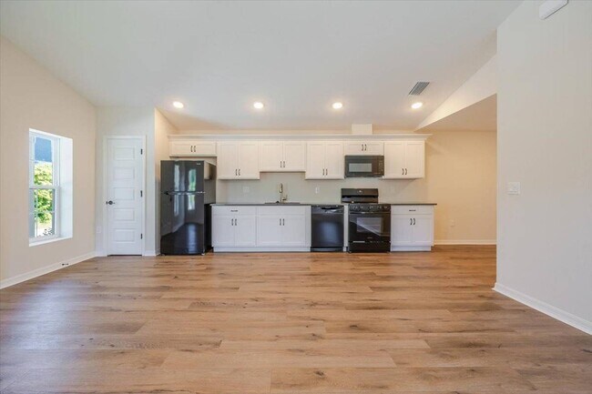 Building Photo - 1164 Fairway Dr