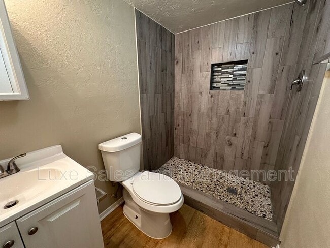 Building Photo - 6016 NW Expressway