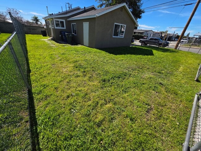 Building Photo - LOOKS JUST LIKE NEW