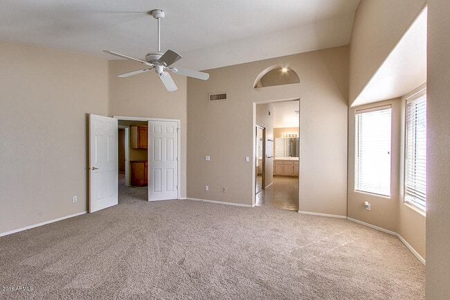 Building Photo - 5951 W Park Ave