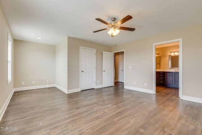 Building Photo - For Rent — Modern Duplex Near Historic Jonesborough