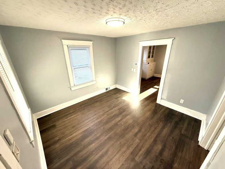 Living Room - 4206 Urn St