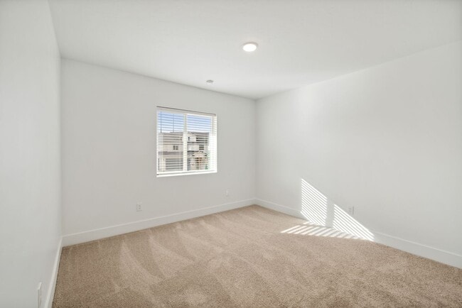 Building Photo - Move-In Ready Elegance - 4 Bedrooms! Pet Friendly!