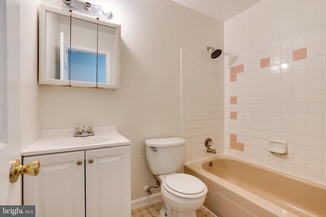 Building Photo - 13636 Greenwood Dr