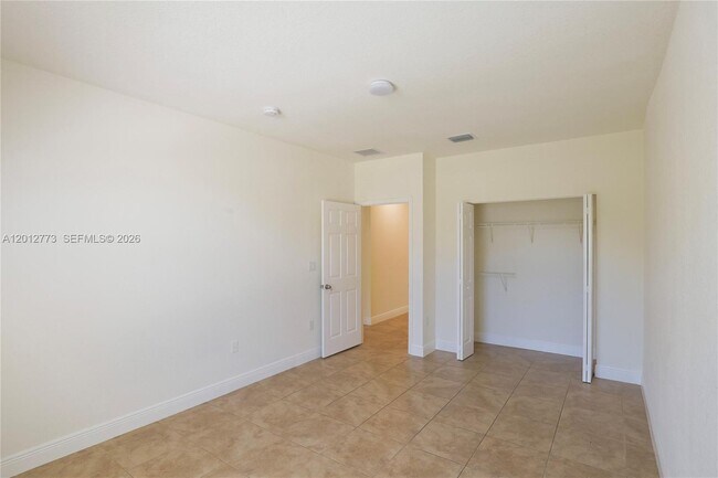 Building Photo - 17120 SW 92nd Ct