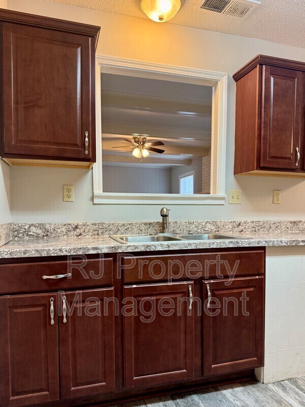 Building Photo - 3086 Estes St
