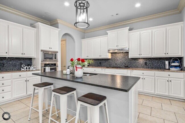 Building Photo - 5106 Sloan Cir