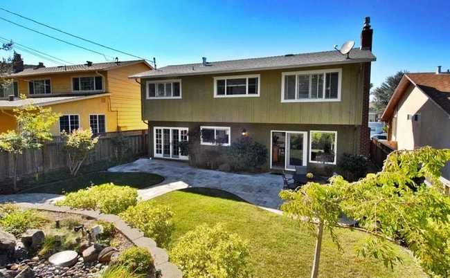 Building Photo - Beautiful 4 Bedroom Home Near Sweeney Ridge Trail