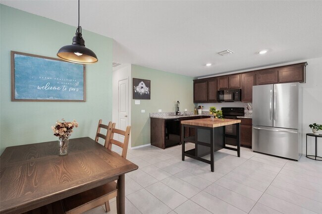 Building Photo - 6611 Coulter Dr