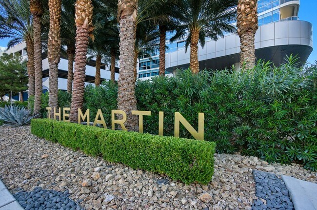Building Photo - 6th Floor 2-Bedroom Condo with Stunning La...