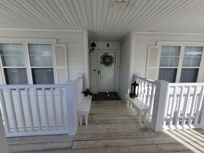 Building Photo - Welcome to our stunning 3-bedroom, 2-bathroom condo located in the beautiful city of Wilmington, NC.