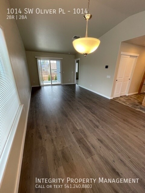 Building Photo - 1014 SW Oliver Pl