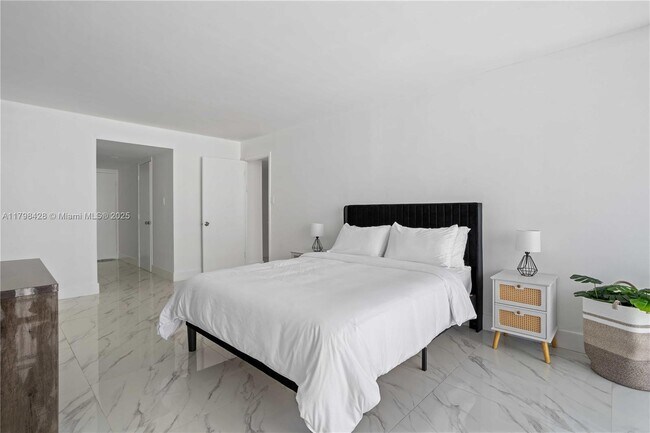 Building Photo - 18051 Biscayne Blvd
