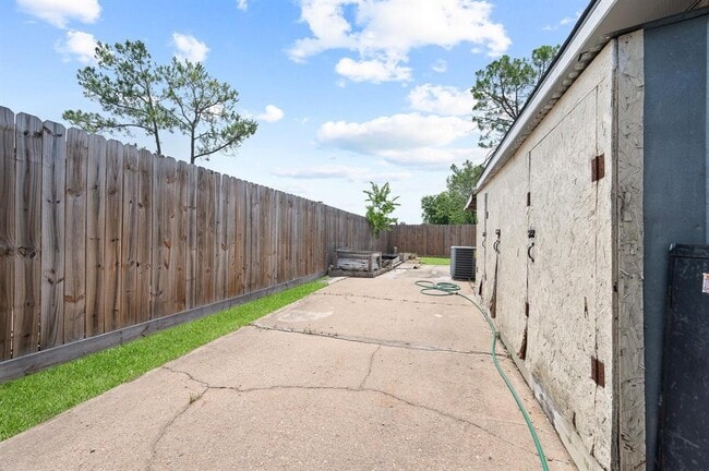 Building Photo - 17007 Pastoria Dr