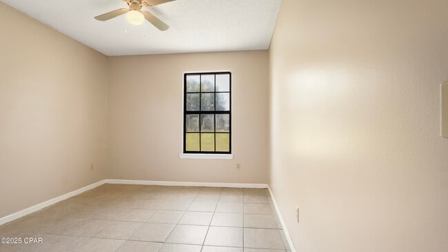 Building Photo - 807 White Oak Ct