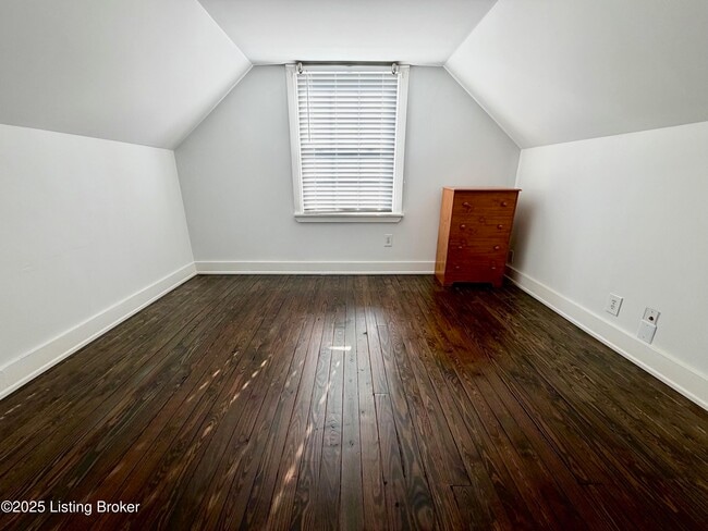 Building Photo - 628 Harris Pl