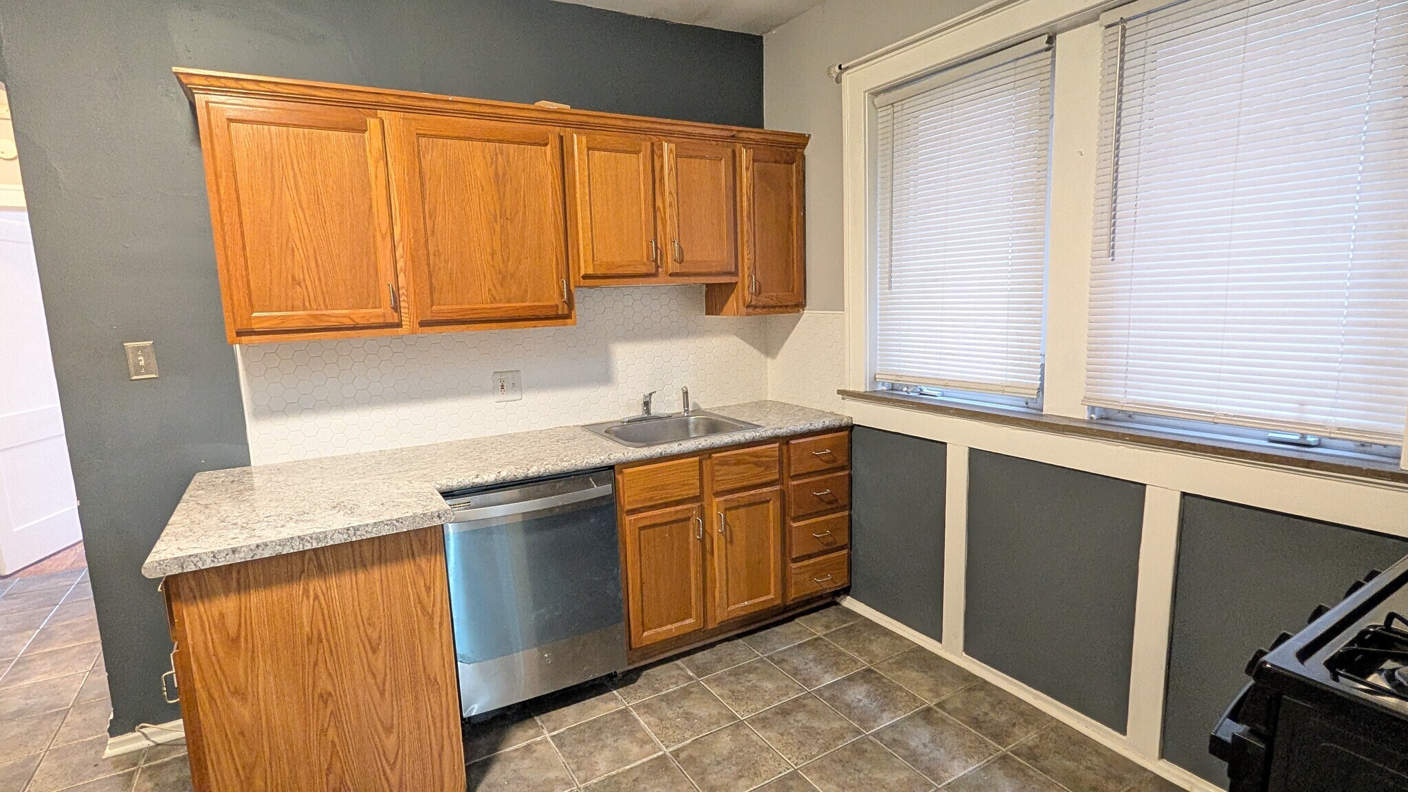 Building Photo - 5042 Mardel Ave