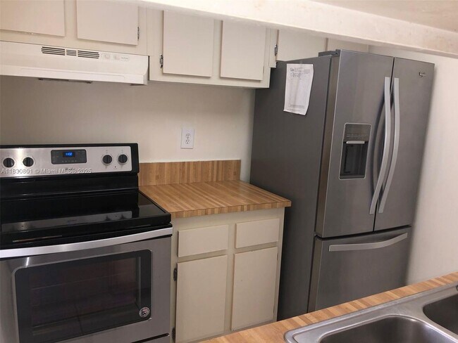 Building Photo - 8006 SW 149th Ave