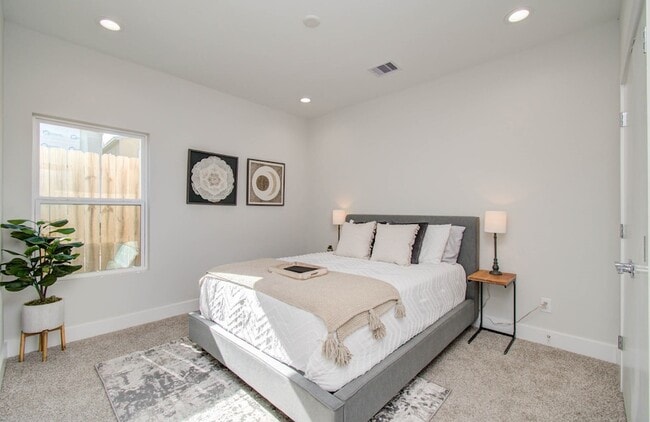 Building Photo - 774 Paul Quinn St