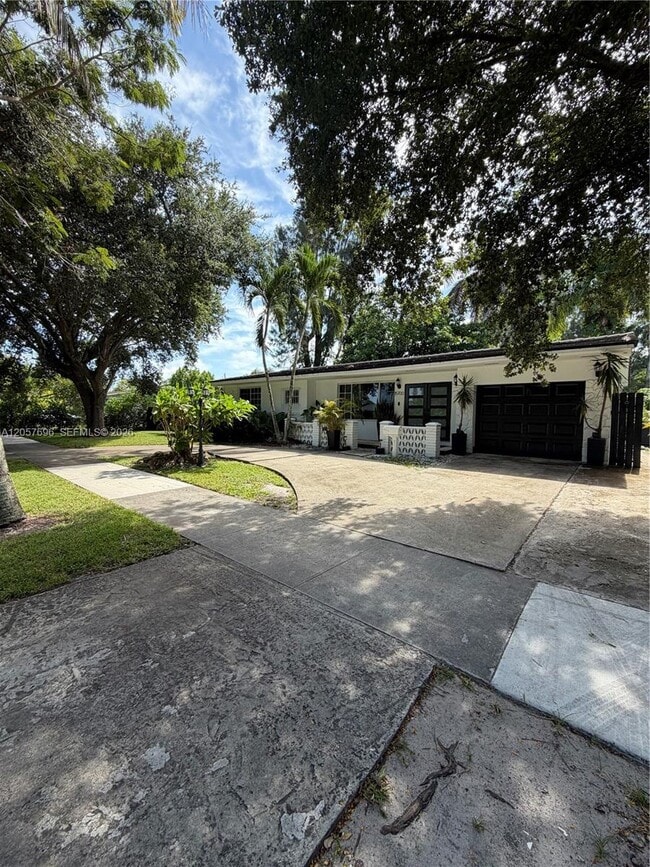 Building Photo - 15700 N Miami Ave
