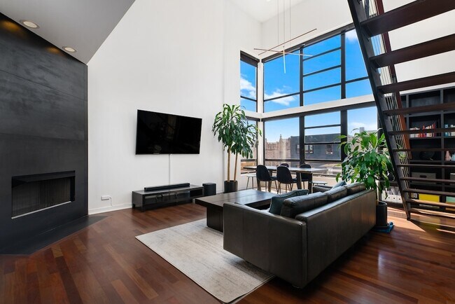Building Photo - 808 N Greenview Ave