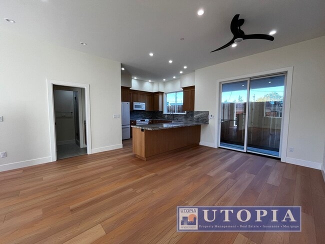 Building Photo - Beautiful 3 Bedroom, 3 Bathroom Duplex Unit Located on the Upper Westside of Santa Cruz. Brand ne...