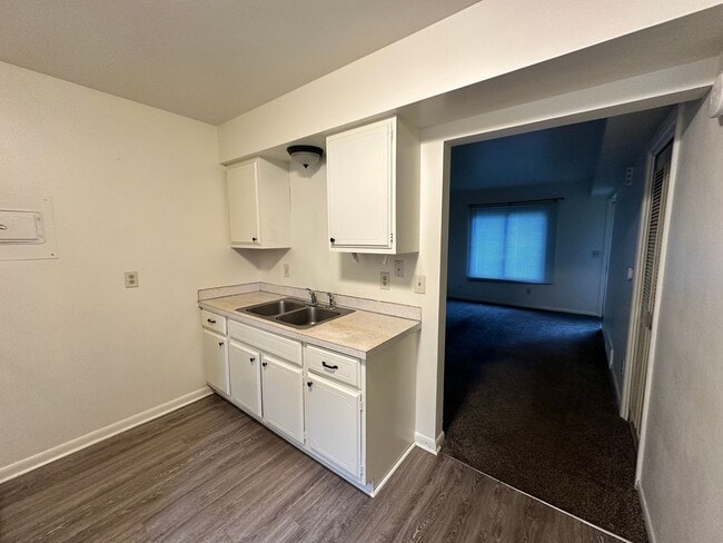 Primary Photo - 516-518 N Clarendon St.