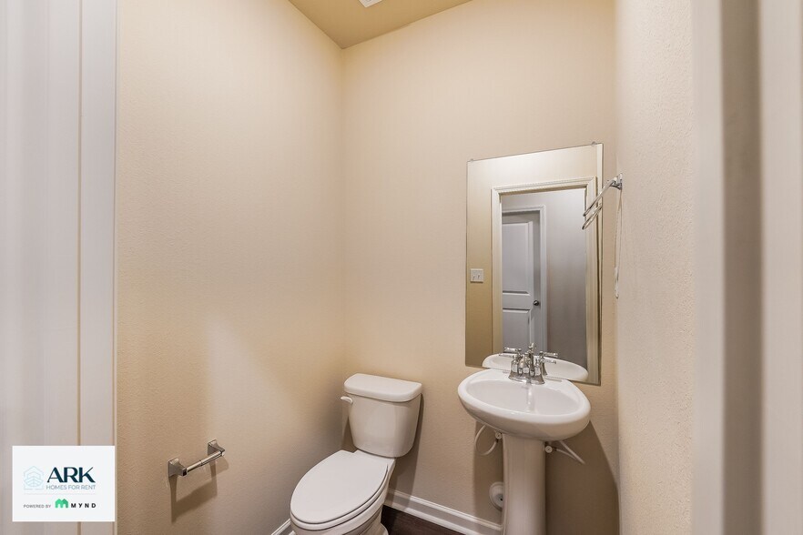 Building Photo - 6147 Rainbow Row