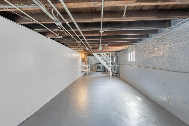 Building Photo - 6141 S Kilbourn Ave