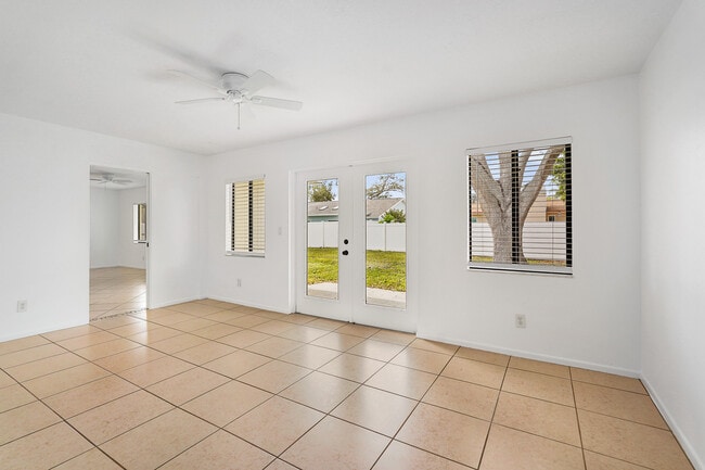 Building Photo - 1221 Sleepy Hollow Rd