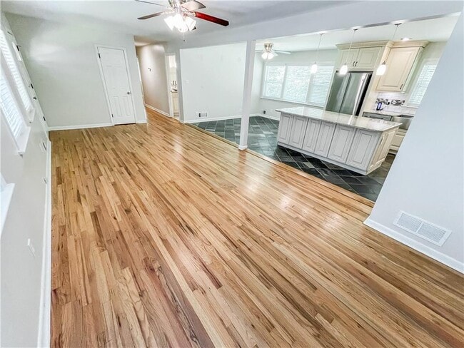 Building Photo - 2307 Rubart Dr
