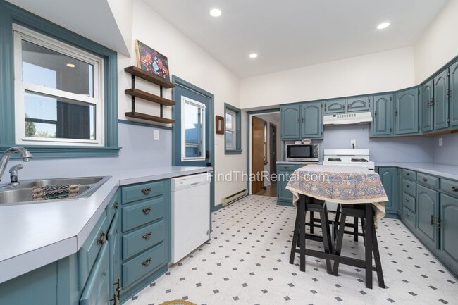 Building Photo - Downtown Carlisle Beautifully Renovated Pe...