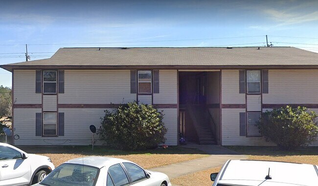 Building Photo - 605 Hospital Dr