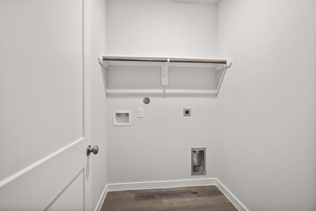 Building Photo - 496 Shoreview Dr