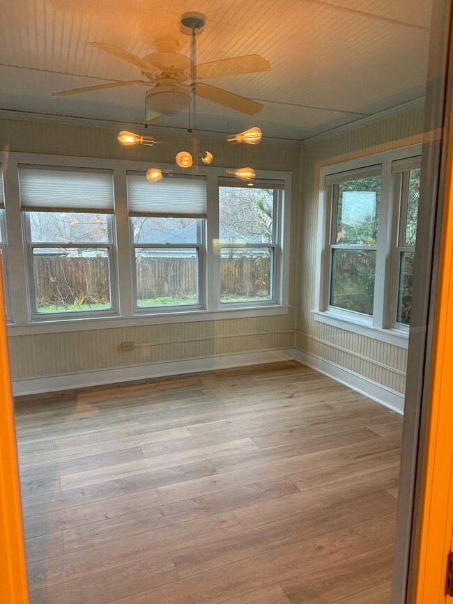 Building Photo - 1109 Chadwick Dr