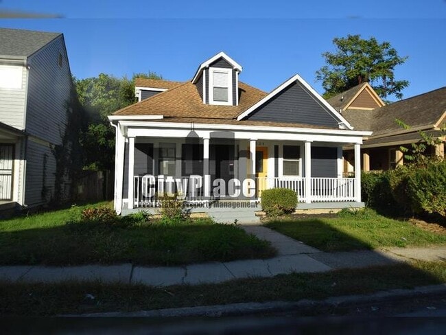 Building Photo - 2224 N Kenwood Ave