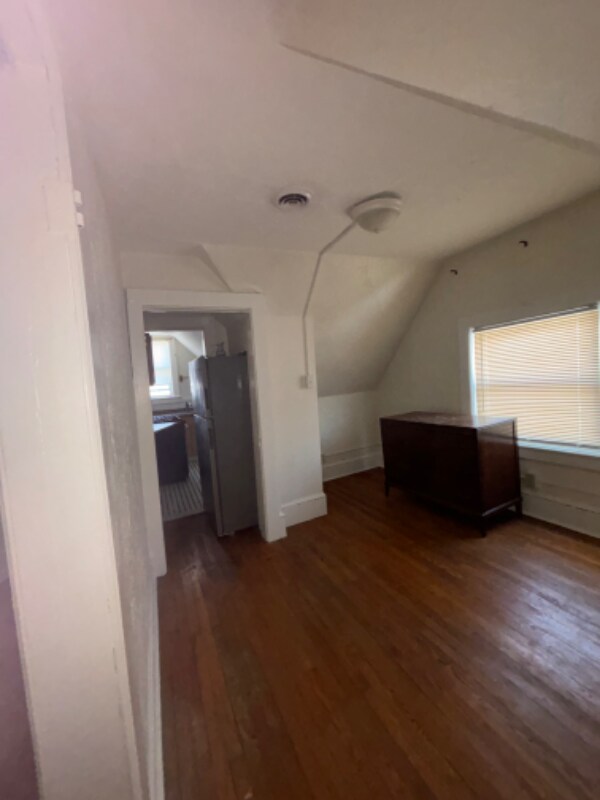 Building Photo - 219 Green St