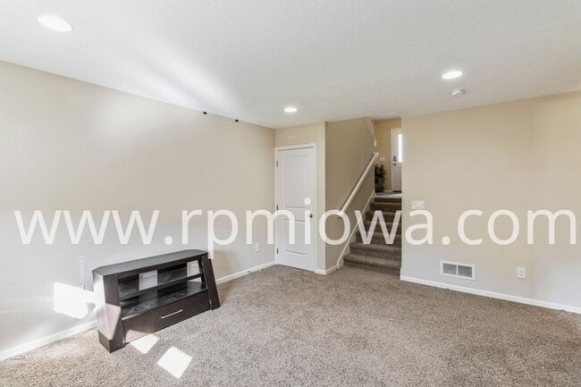 Building Photo - END UNIT! 3 Bedroom Townhome in Waukee School District!