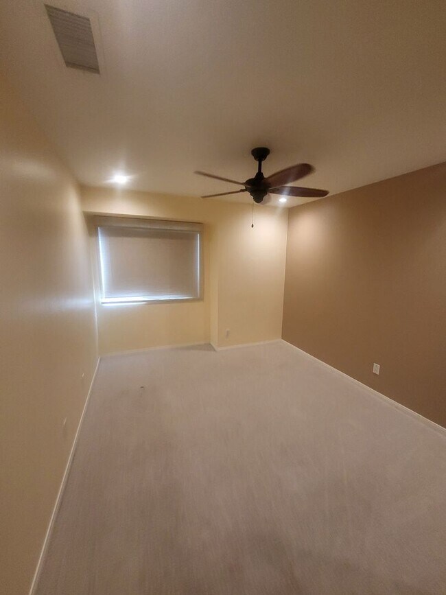 Building Photo - REALLY Cute 4 BR in The Vineyard with RV Parking - 11,000sf Lot + Designer Touches